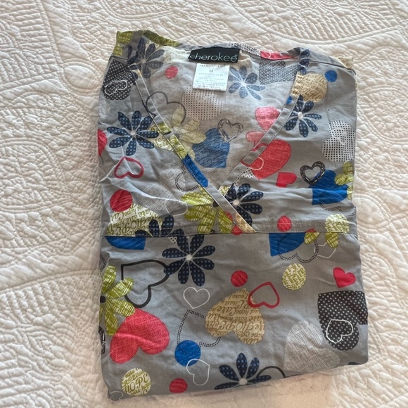 Ladies’ Scrub Tops Lot of 2 SIZE MEDIUM Like New. - Picture 3 of 3